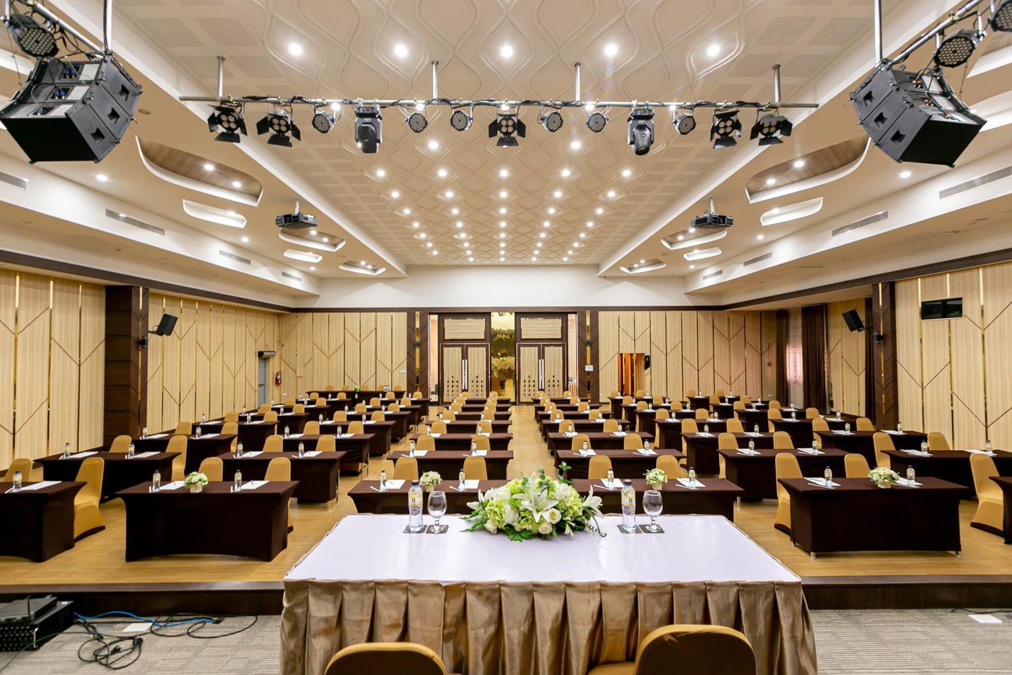 Grand Ratchapruek Hotel Pak Kret Exteriör bild
