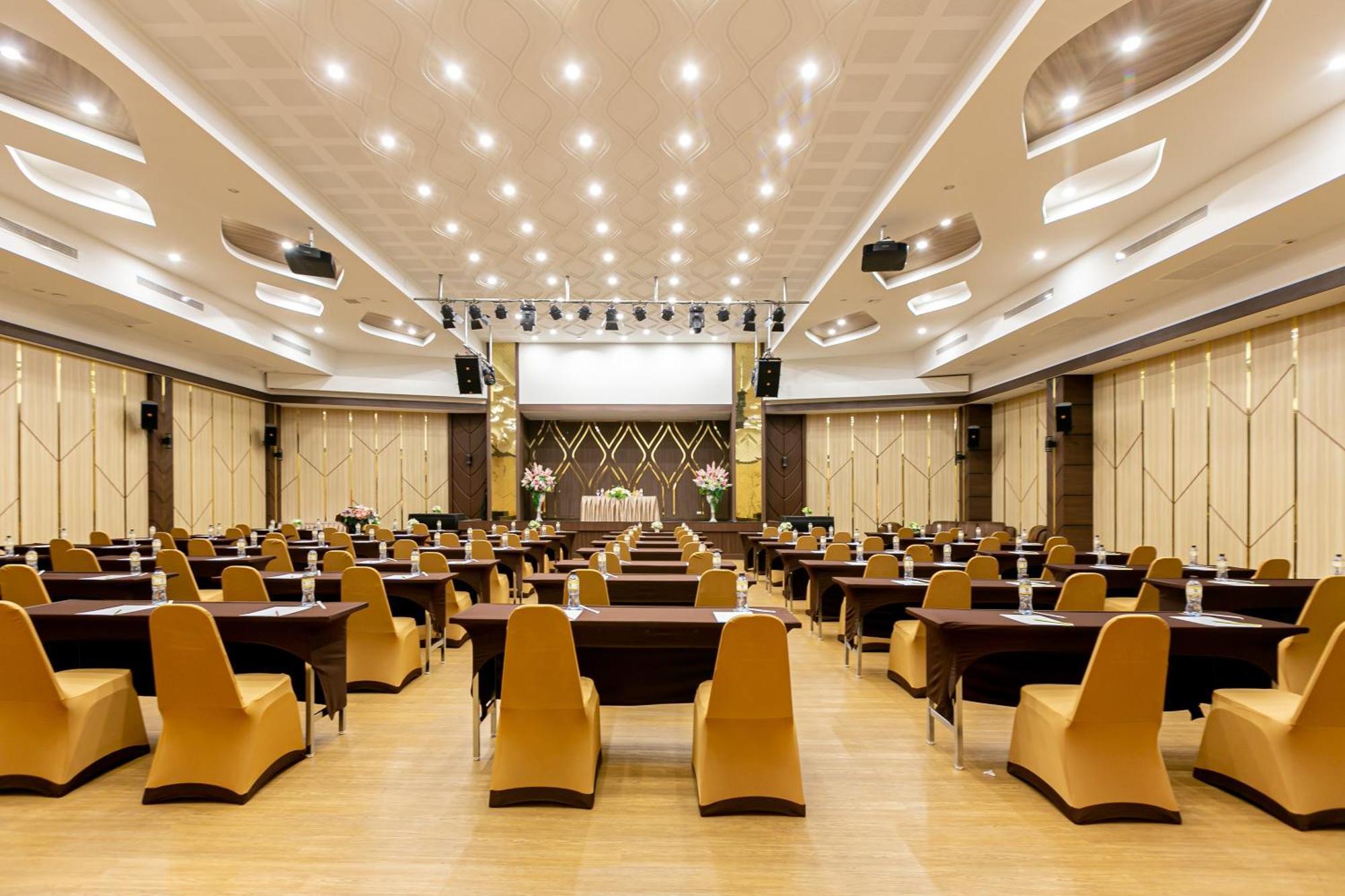 Grand Ratchapruek Hotel Pak Kret Exteriör bild