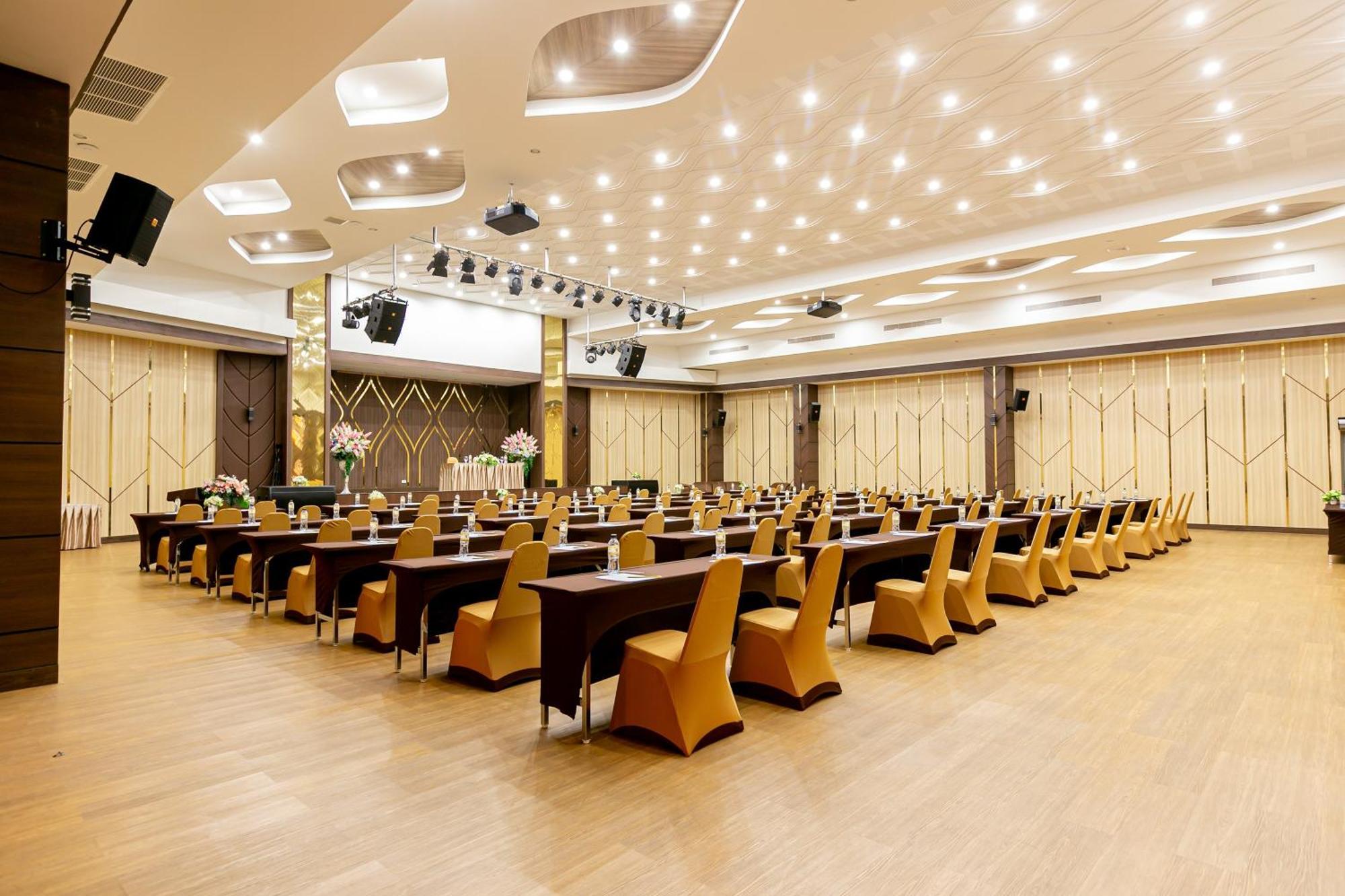 Grand Ratchapruek Hotel Pak Kret Exteriör bild
